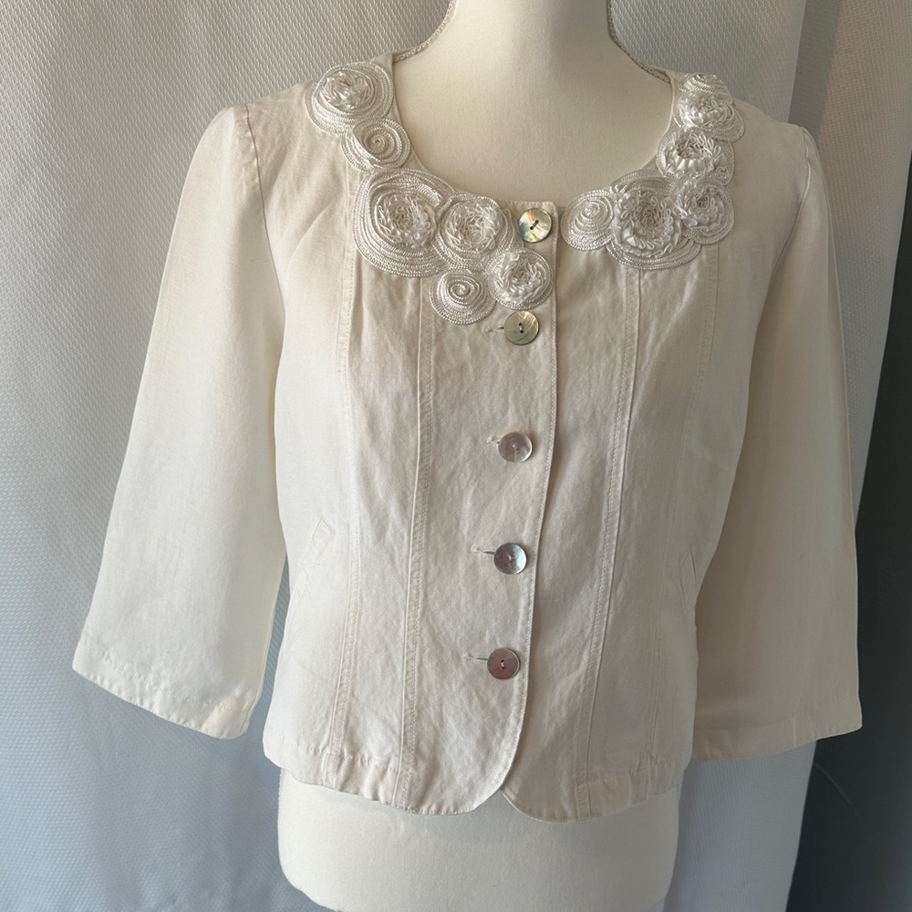 🌸 Ruby Rd. Petite Ivory Blazer with Floral Embellishments & Linen Blend, size 8P - Picture 2 of 13